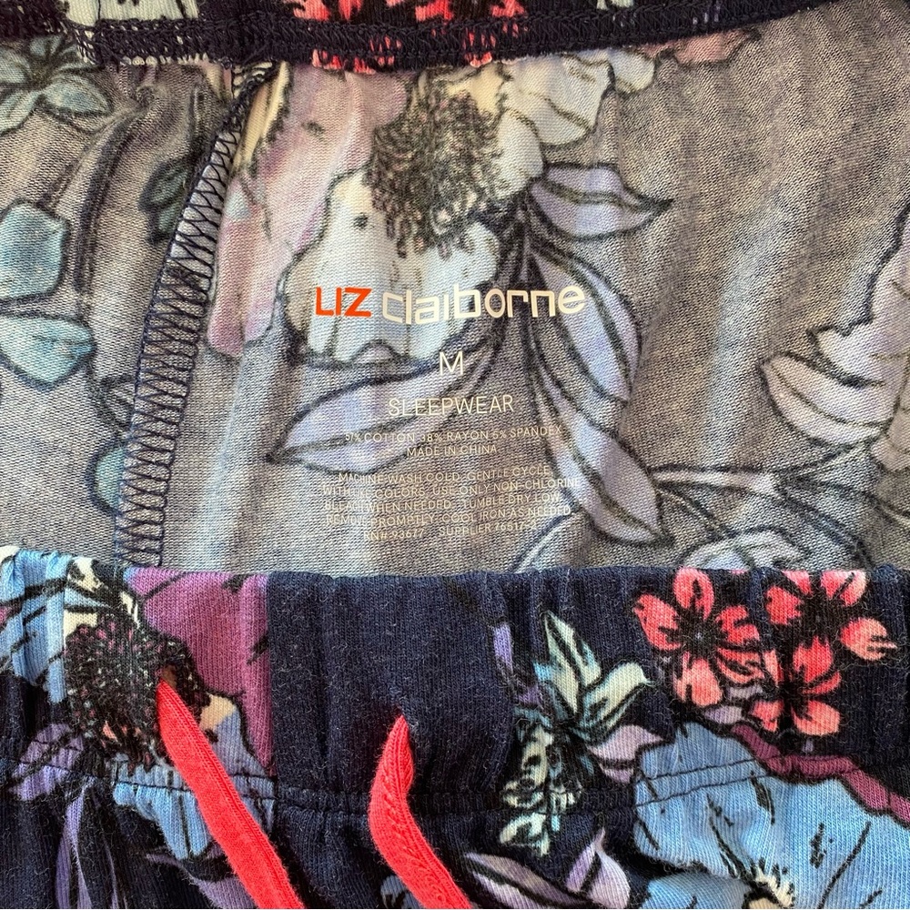 NEW Liz Claiborne Floral Pajama Set size medium - Picture 11 of 11